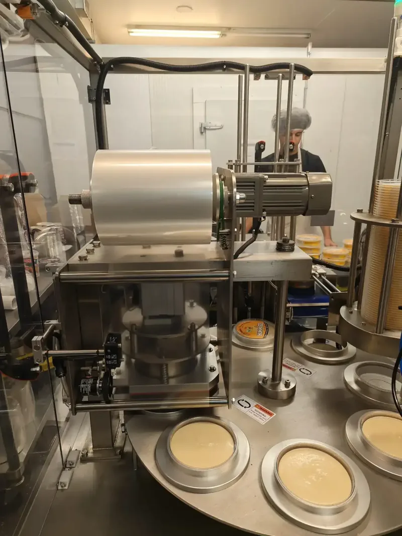 Up to 30 CPM - SDH-R hummus filling machine feature